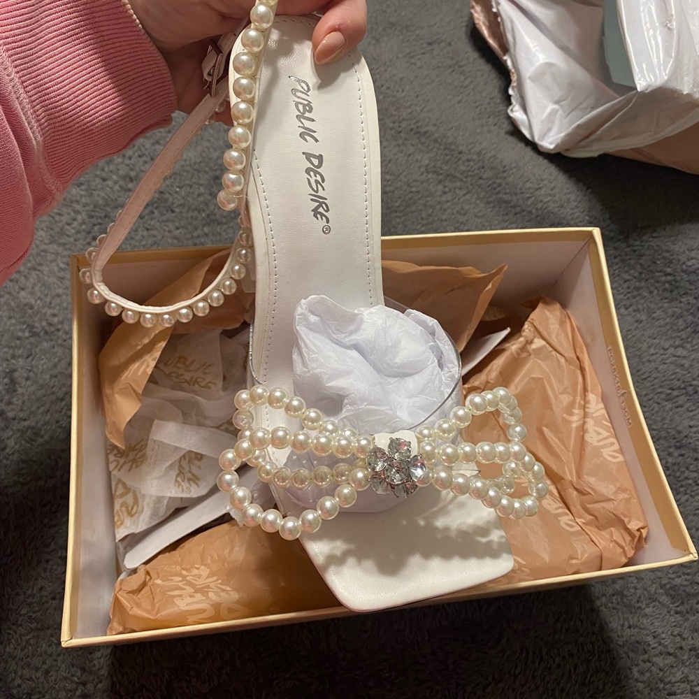 Brand new in box uk 5, size 7 womens bridal heel